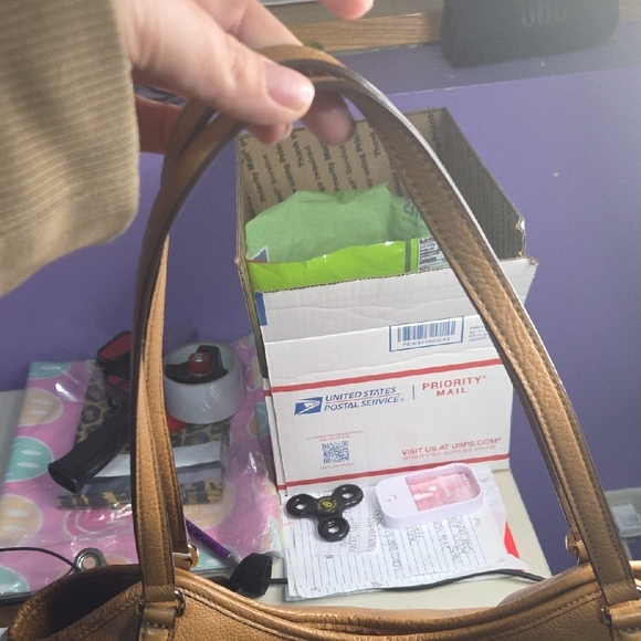 Tory Burch Tan Shoulder Bag Like New condition . - Picture 3 of 10
